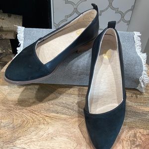 Black comfortable leather Loafers, sz7.